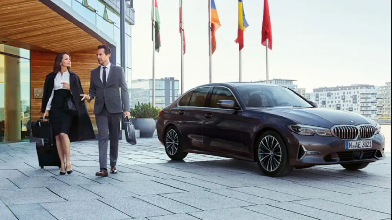 Arrive in style with Lux Ride Melbourne’s Luxury Airport Transfers Services in Melbourne